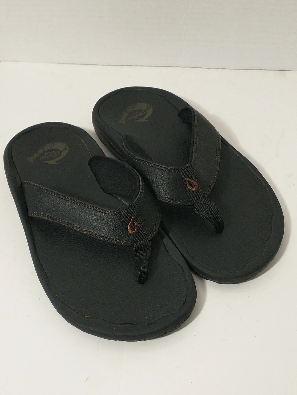 LIKE‎ NEW OluKai Leather Ohana Men's Flip Flop, Size 7, Black, Beach, Vacation